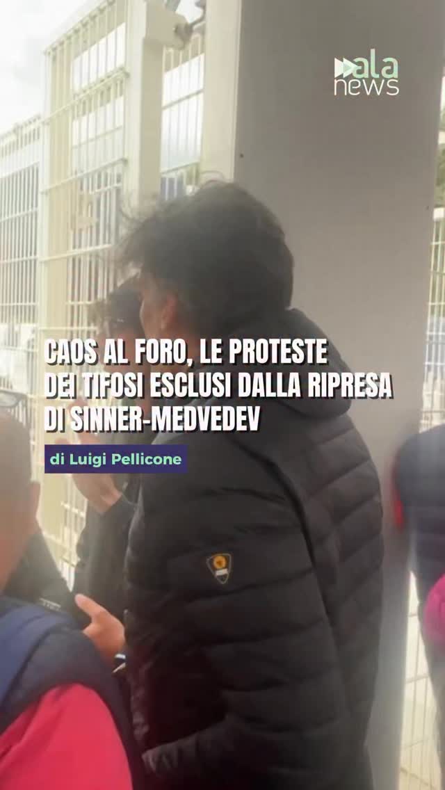 Caos e proteste al Foro Italico dopo la sospensione per pioggia della semifinal…