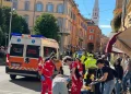Auto falcia una decina di pedoni a Modena, ci sono feriti |