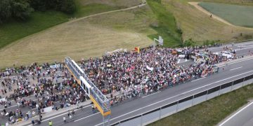 Manifestanti sull'autostrada del Brennero in Austria, 30 maggio 2026. ANSA/G.News