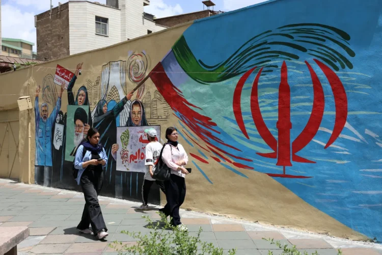 iranians-walk-next-to-a-anti-us-and-israel-mural-in-a-street-in-tehran-iran-08-m-1200x800.webp