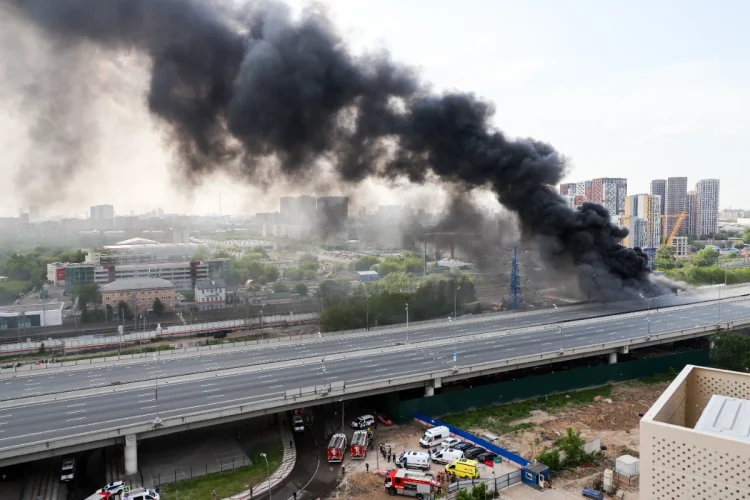 may-17-2026-smoke-billows-from-a-fire-near-cherkizovskaya-station-of-the-moscow--1200x800.webp