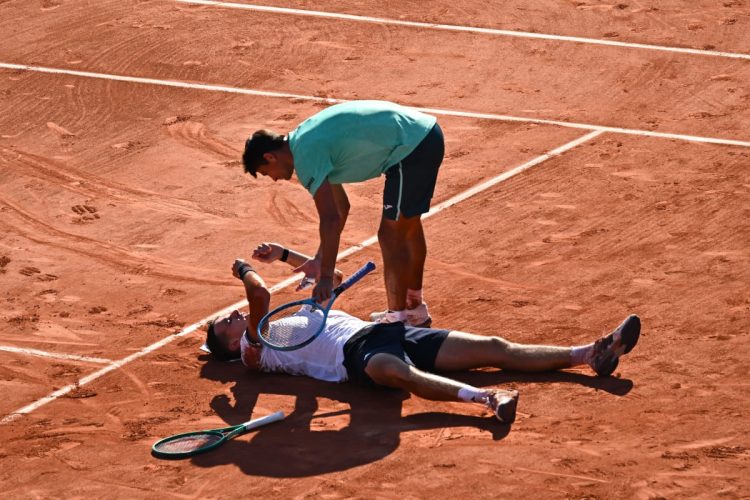 Mensik sta male per il caldo al Roland Garros