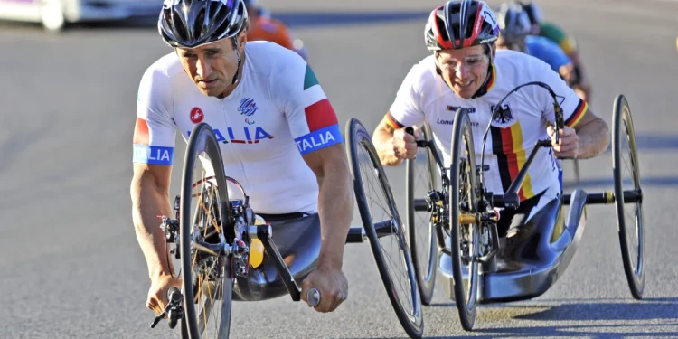 L'atleta paralimpico italiano Alessandro "Alex" Zanardi in gara ai Giochi paralimpici di Londra 2012