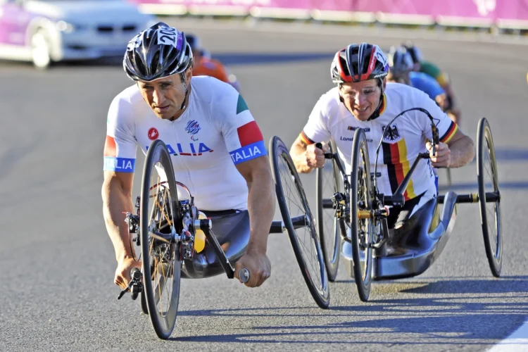 zanardi-in-gara-alle-paralimpiadi-jpg-3840px-alex-zanardi-in-gara-alle-paralimpi-1200x800.webp