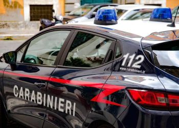 auto dei carabinieri per 74enne arrestata dopo essere stata trovata con circa 10 chili di cocaina nascosti in auto