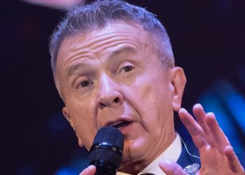 Pupo a 70 anni torna sui banchi: la preparazione per l'esame di maturità da privatista