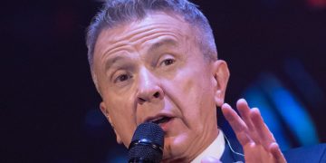 Pupo a 70 anni torna sui banchi: la preparazione per l'esame di maturità da privatista