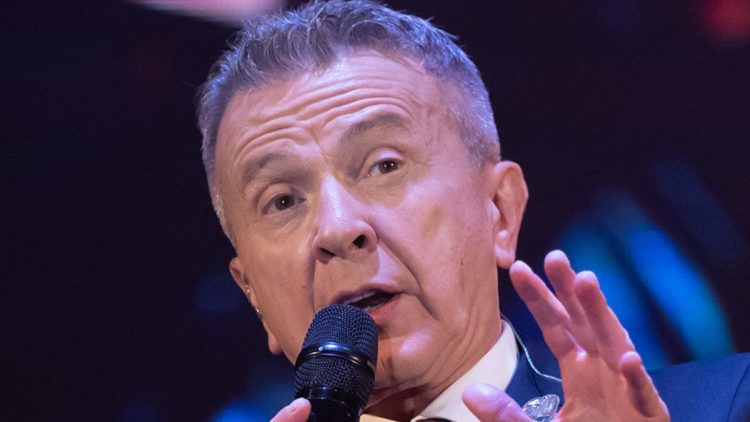 Pupo a 70 anni torna sui banchi: la preparazione per l'esame di maturità da privatista