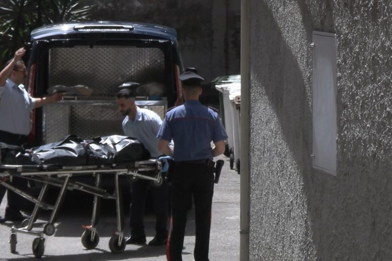 Roma, 88enne uccide la moglie con un colpo di pistola e si toglie la vita