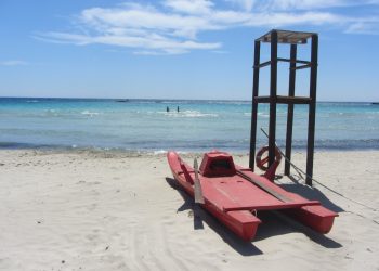 " 12 - ITALY - holiday vacation Salento ( south Apulia ) 8 Marina di Uggento Lifeguard tower and vehicle.JPG