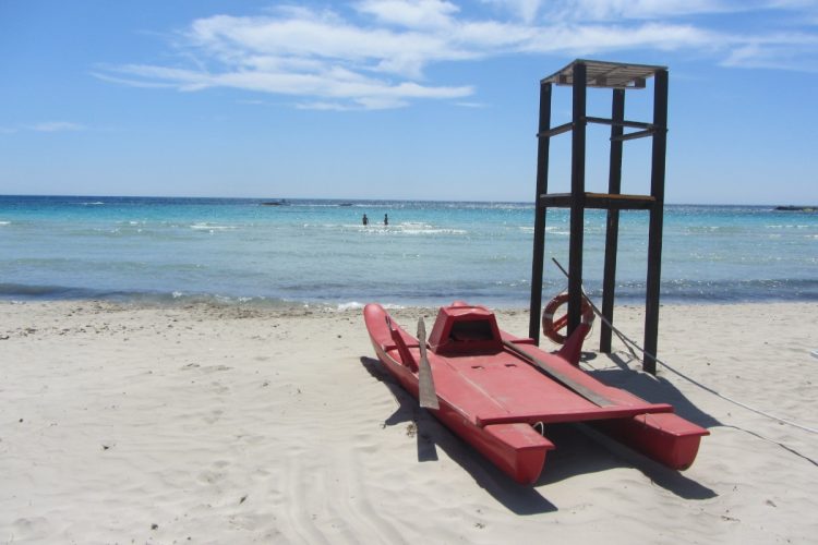 " 12 - ITALY - holiday vacation Salento ( south Apulia ) 8 Marina di Uggento Lifeguard tower and vehicle.JPG