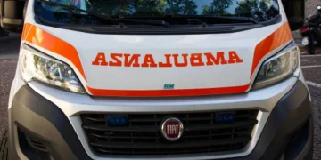 Ancona, auto in fiamme dopo un tamponamento - nella foto, un'ambulanza