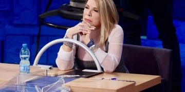 Anna Pettinelli al banco di Amici. La professoressa lascia Amici e punta a Tale e Quale Show di Carlo Conti
