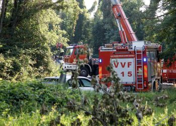 Auto precipitata nel canale Villoresi a Senago