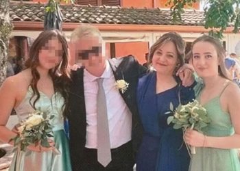 Scatto della famiglia con prensenti Antonella Di Ielsi e sua figlia Sara, morte per avvelenamento da ricina. Omesso il desiderio di divorzio di Antonella, amica di famiglia indagata per fsvoreggiamento