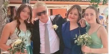 Scatto della famiglia con prensenti Antonella Di Ielsi e sua figlia Sara, morte per avvelenamento da ricina. Omesso il desiderio di divorzio di Antonella, amica di famiglia indagata per fsvoreggiamento