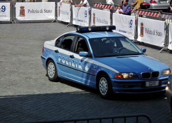 Palermo, blitz anti mafia arrestati Galatolo e Fidanzati - nella foto, una macchina della polizia di stato