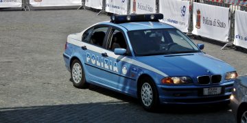 Palermo, blitz anti mafia arrestati Galatolo e Fidanzati - nella foto, una macchina della polizia di stato