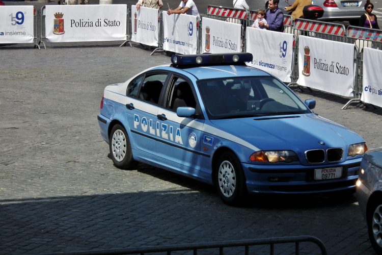 Palermo, blitz anti mafia arrestati Galatolo e Fidanzati - nella foto, una macchina della polizia di stato