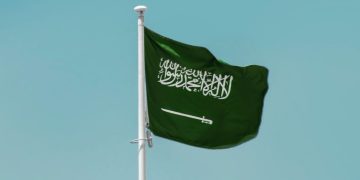 Bandiera dell'Arabia Saudita. Alleanza STEP: nasce il patto militare guidato dall’Arabia Saudita nel mondo arabo