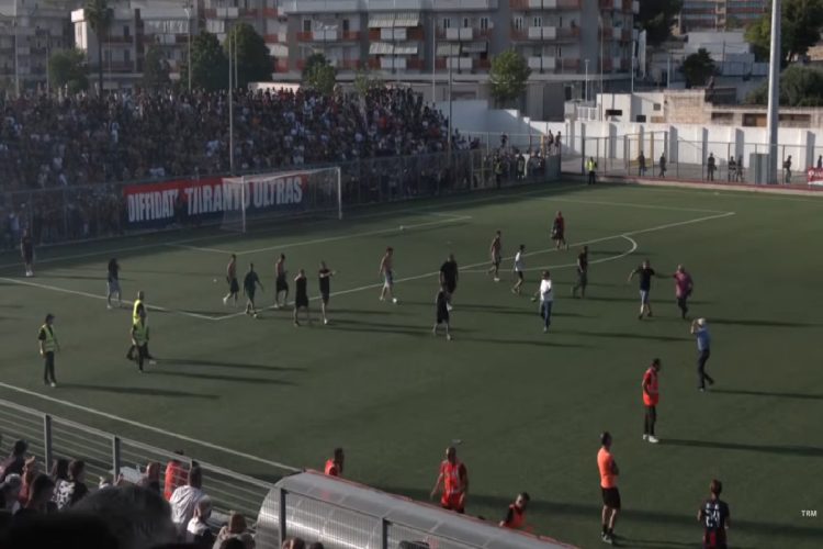 Calciatori del Taranto aggrediti