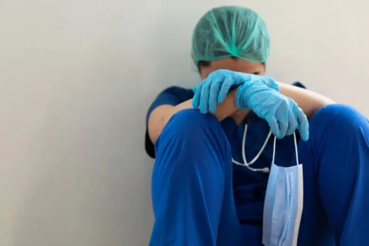 Catanzaro, pronto soccorso al limite - nella foto, un medico