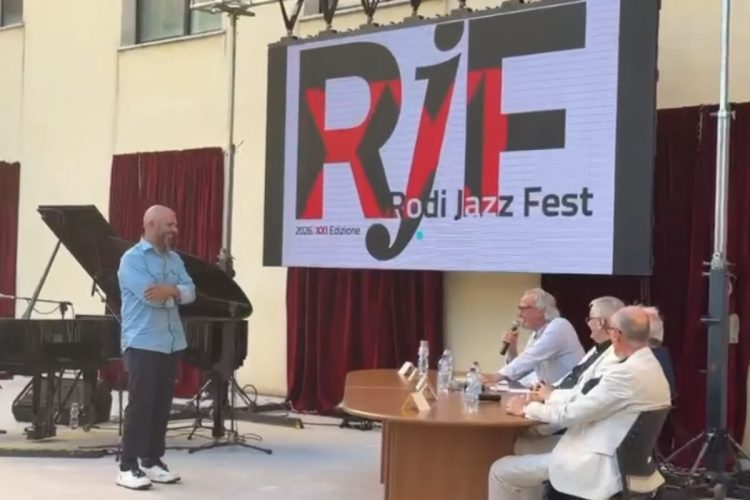 Zalone laurea honoris causa in Jazz, ma il mondo della musica contesta la scelta
