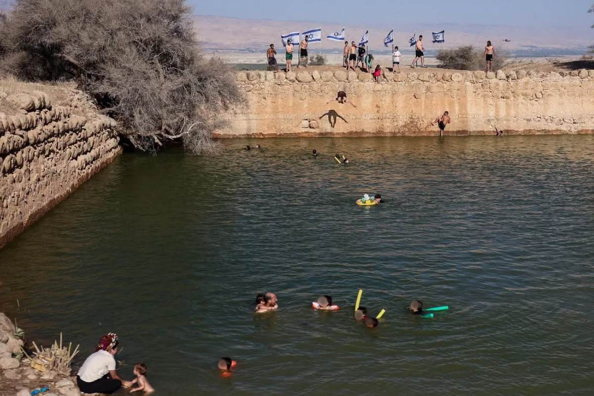 Cisgiordania, l’acqua dei palestinesi deviata da coloni israeliani per creare una piscina a Petza’el