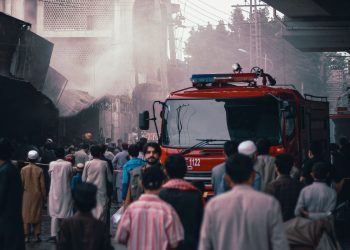 Pakistan in emergenza. Crolla un tetto in Pakistan: "Sono morti almeno 14 bambini"