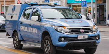 Arrestato per terrorismo nel Bolognese - nella foto, un'auto della polizia