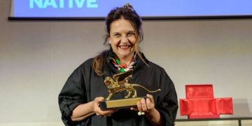 Emma Dante riceve il Leone d’Oro alla carriera alla Biennale Teatro 2026