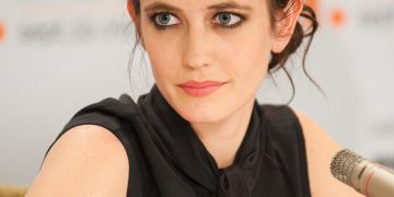 Eva Green ferita sul set di Wednesday: riprese sospese, l'attrice in ospedale