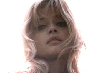 Ewa Aulin in Col cuore in gola.png