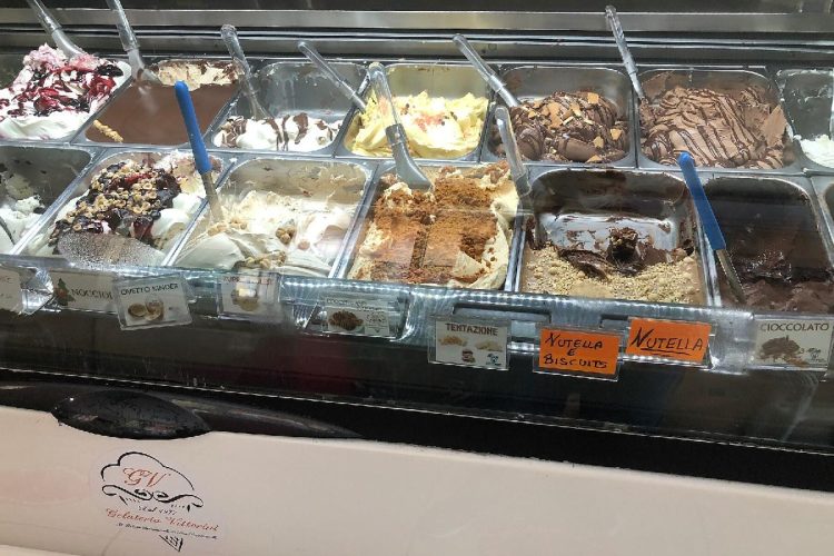 Gelateria Sommariva e la shitstorm online - nella foto, una gelateria alanews.jpg