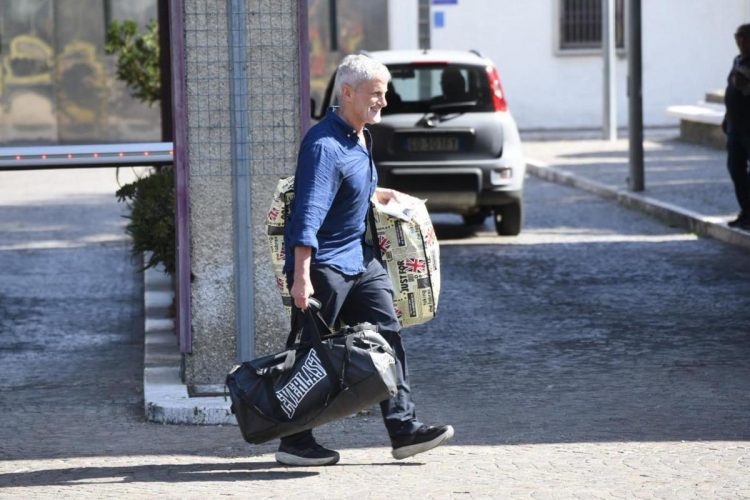 Gianni Alemanno esce dal carcere di Rebibbia - nella foto, Alemanno