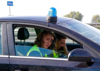 Grecia, 37enne arrestato per terrorismo - nella foto, due poliziotte