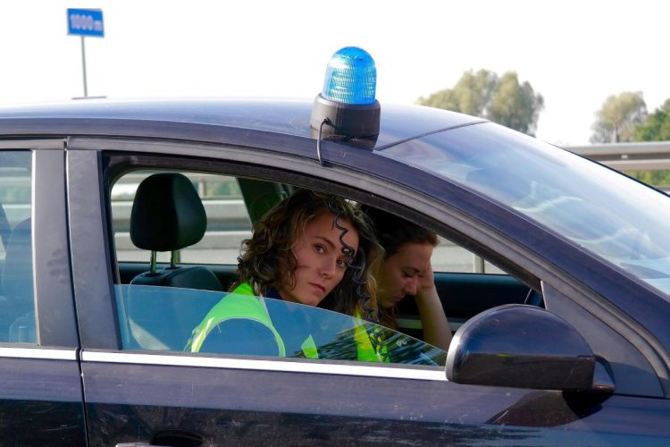 Grecia, 37enne arrestato per terrorismo - nella foto, due poliziotte