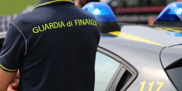 Guardia di finanza - Capo Zafferano, motovedetta accerchiata da acquascooter: due arresti per resistenza