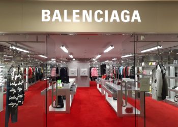 Balenciaga: manager licenziato per molestie, il Tribunale conferma le accuse HK Admiralty 金鐘道 Queensway 太古廣場 Pacific Place mall shop Balenciaga October 2020 SS2.jpg