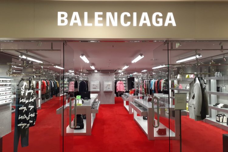 Balenciaga: manager licenziato per molestie, il Tribunale conferma le accuse HK Admiralty 金鐘道 Queensway 太古廣場 Pacific Place mall shop Balenciaga October 2020 SS2.jpg