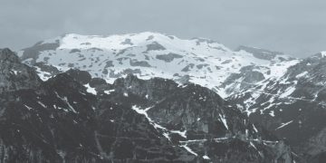 Il Pasubio visto dal Monte Novegno Schio Vicenza - panoramio.jpg