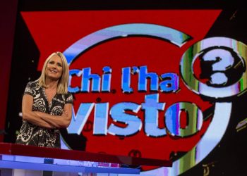 La conduttrice Federica Sciarelli all'interno dello studio di Chi l'ha visto