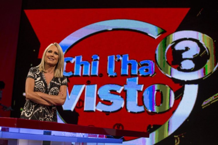 La conduttrice Federica Sciarelli all'interno dello studio di Chi l'ha visto