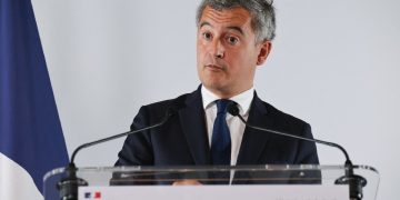 La conferenza stampa di Gerald Darmanin dopo la morte della piccola Lyhanna