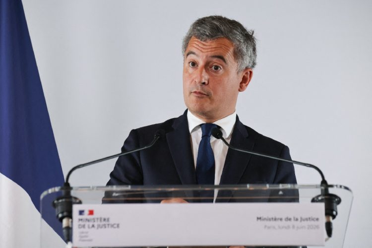 La conferenza stampa di Gerald Darmanin dopo la morte della piccola Lyhanna