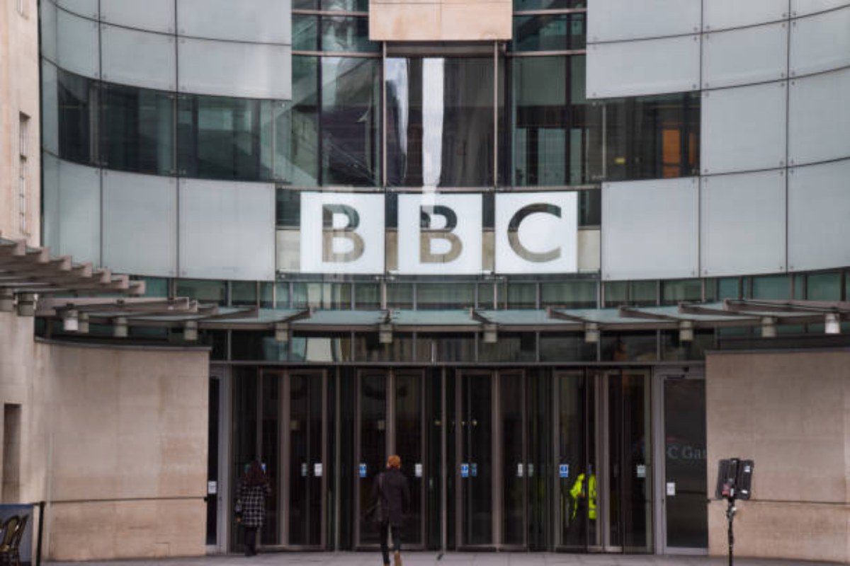 BBC taglia 550 posti e 80 milioni ai programmi per risparmi record