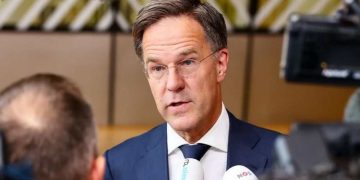 Rutte: "500 aerei Usa decollati da basi italiane". Meloni affermava il contrario solo qualche giorno fa