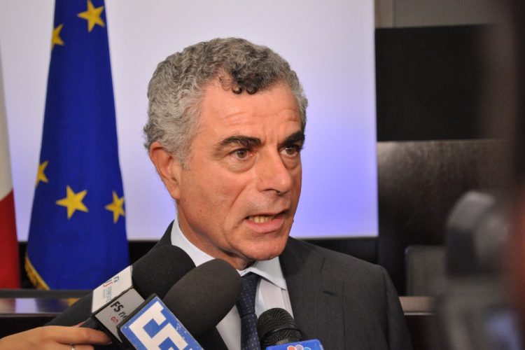 Mauro Moretti 2012.jpg