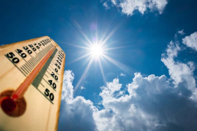 Caldo record: 17 città italiane in allerta rossa, Francia blocca scuole e treni