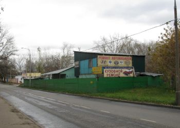 Una strada vicino la città di Mosca dove è esplosa un'automobile causando la morte di una persona